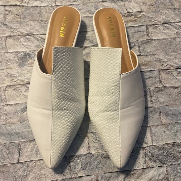 SHEIN Shoes - SHE&IN White sandals. Sz 40